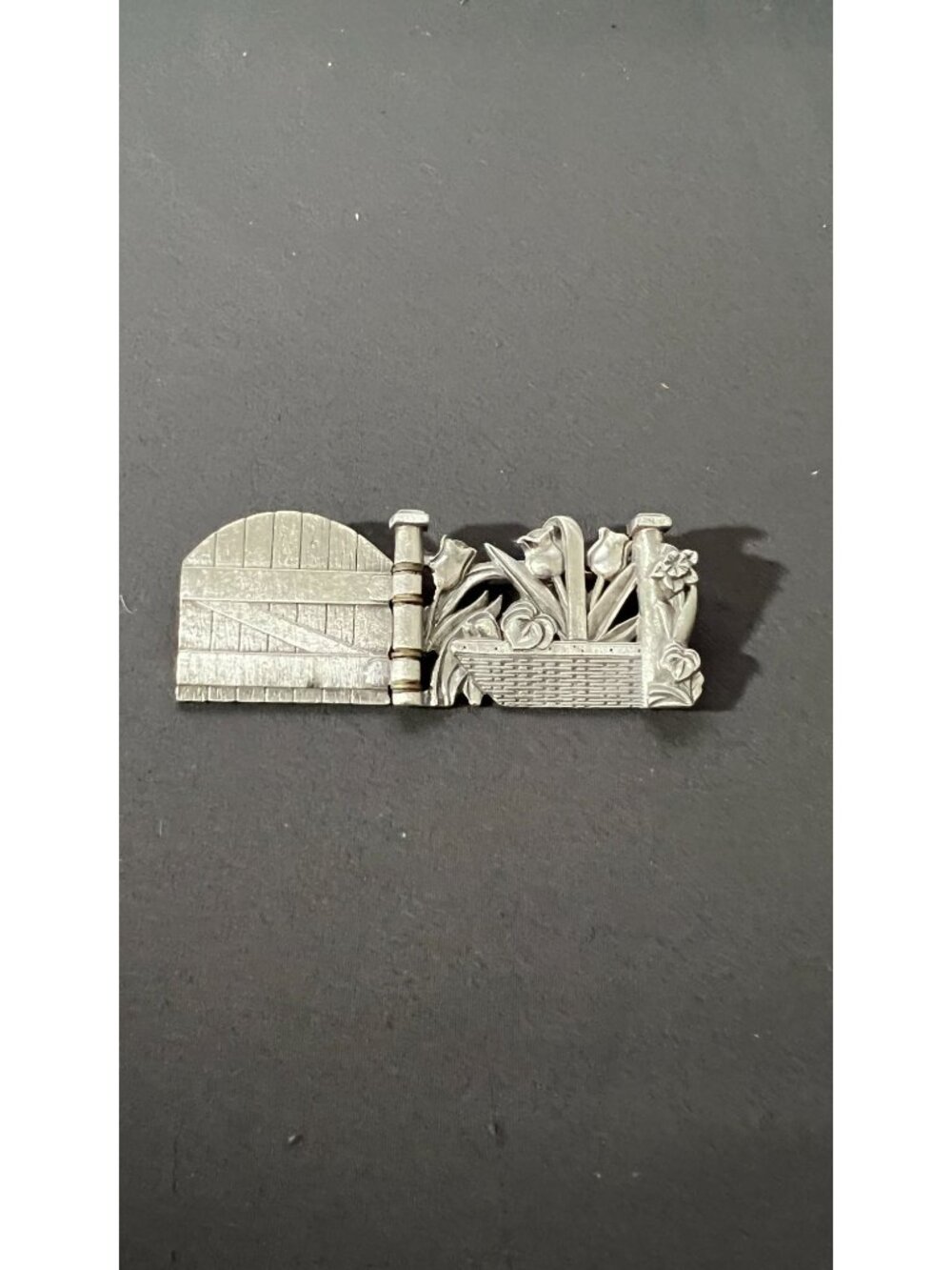 Longaberger Collectors Club Lapel Pins 5-Year Member & Cottage Gate - Picture 6 of 6